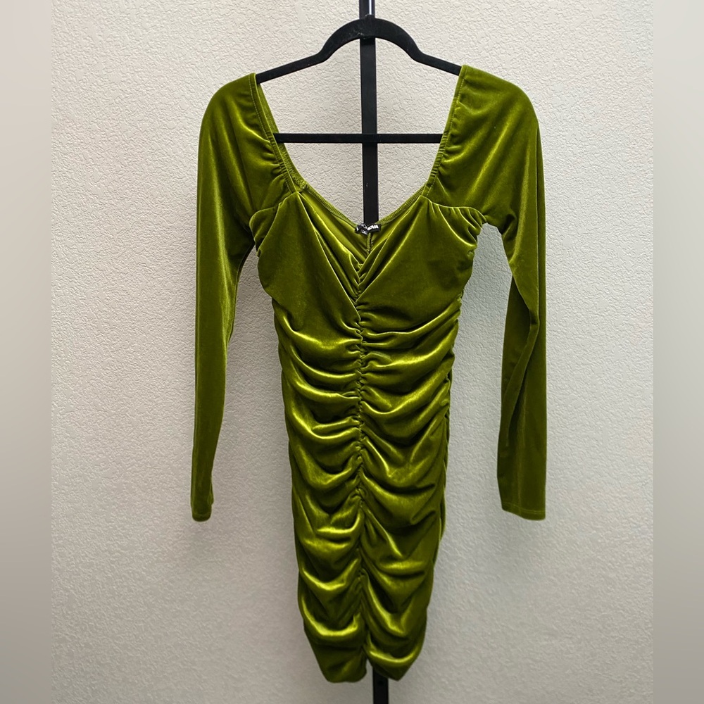 Fashion Nova Women’s Light Green Velvet Ruched Long Sleeve Dress